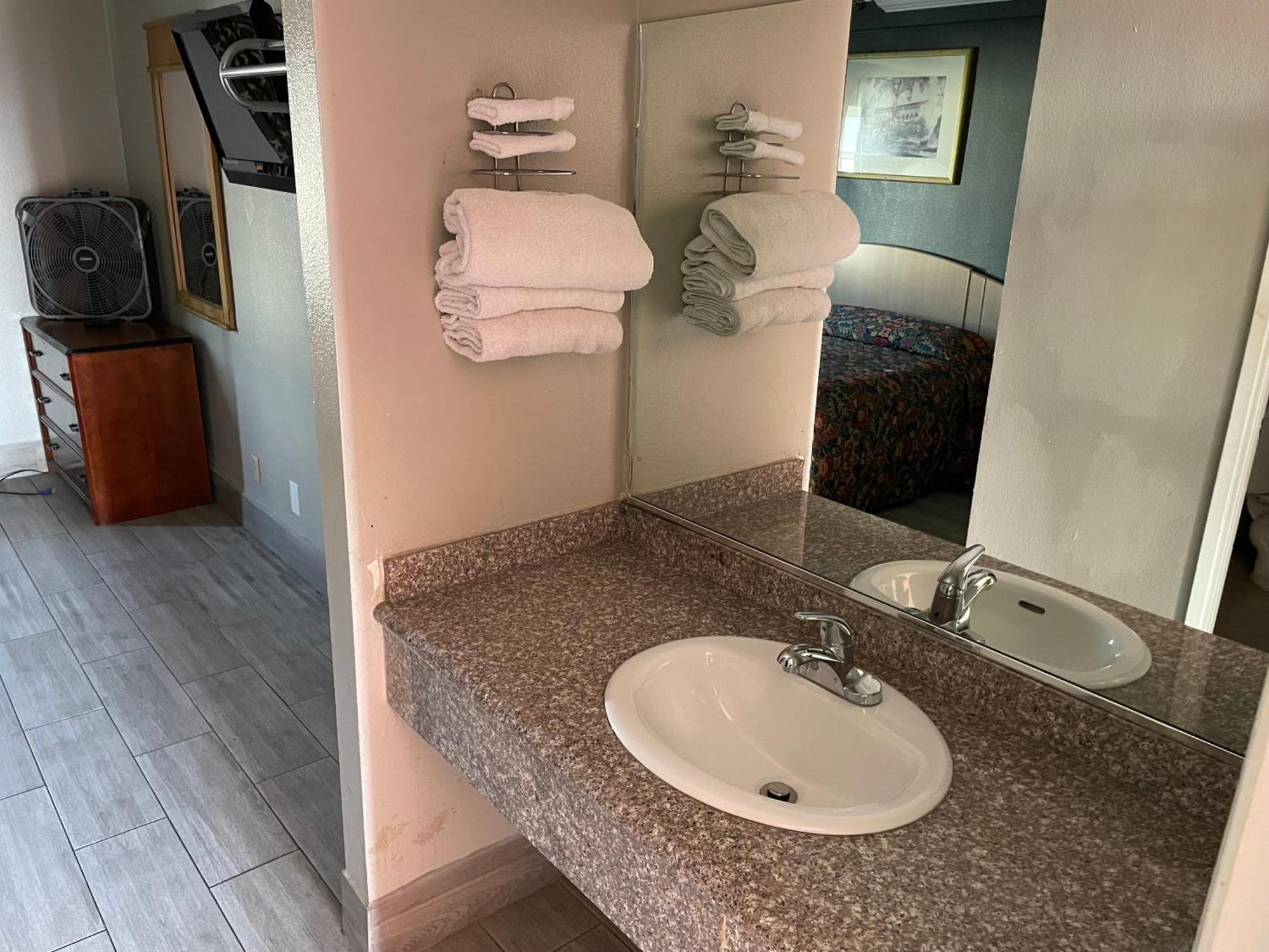 Heritage Inn And Suites Corona Εξωτερικό φωτογραφία